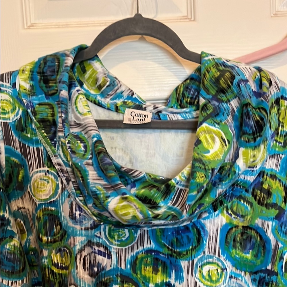 # Multicolor 2X Patterned Top & Capri Set - Picture 4 of 7